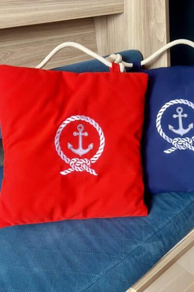 Powłoczka na poduszkę z żeglarskim haftem